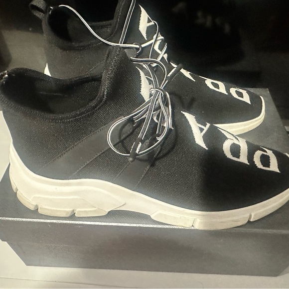 Men’s Prada printed sneakers - Picture 2 of 3